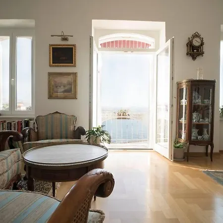 Artspace Sea Front & Terrace Appartamento *