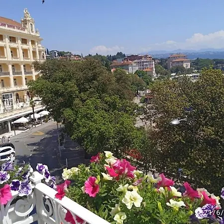 Artspace Sea Front & Terrace Appartamento
